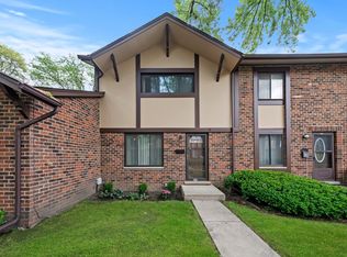 1S159 Holyoke Ln, Villa Park, IL 60181
