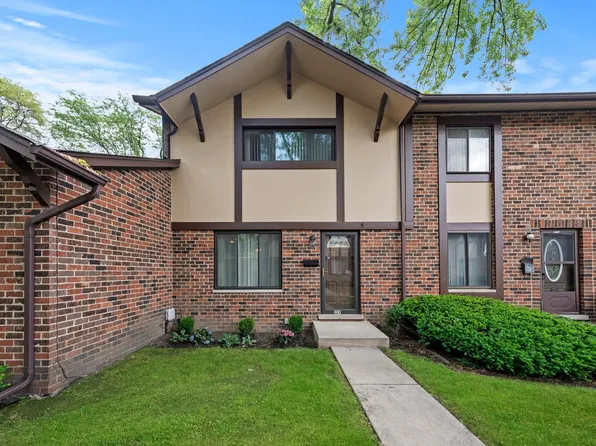 1S159 Holyoke Ln, Villa Park, IL 60181