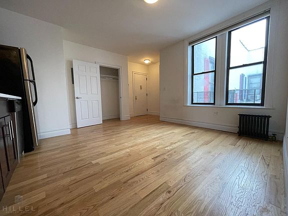 3rd image of 2305 30th Ave APT B12