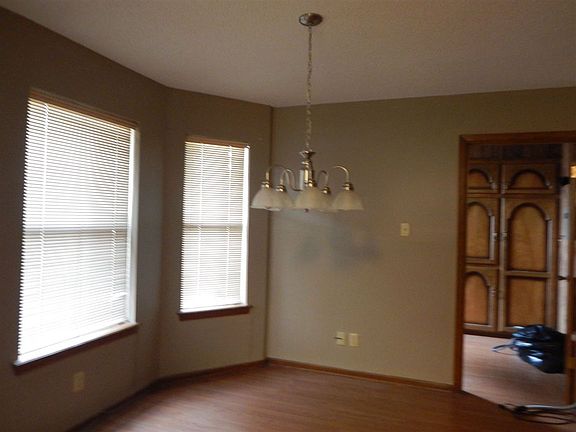 3rd image of 3501 Evergreen Dr