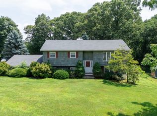 14 Fairway Dr, Danbury, CT 06811