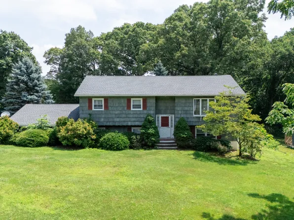 14 Fairway Drive, Danbury, CT 06811