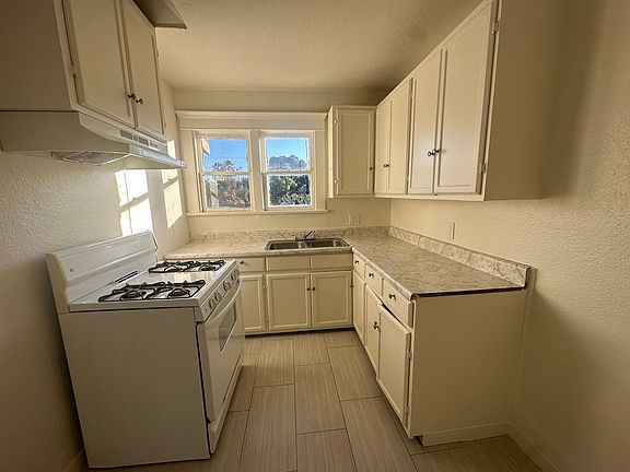 5th image of 1119-1125 N Loma Vista Dr #1121