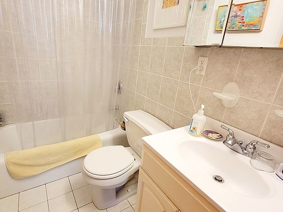 4th image of 326 W 76th St APT 6