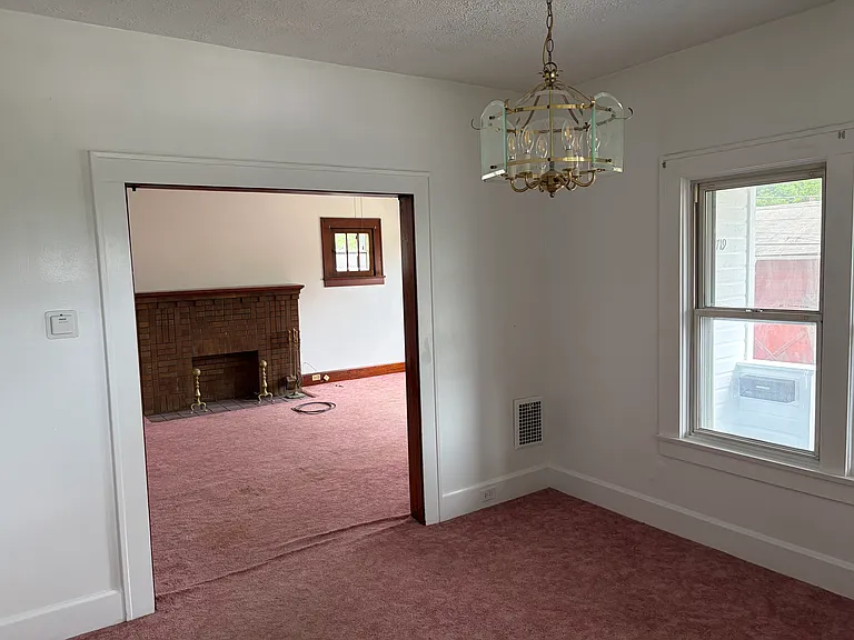 2719 Jefferson St — Photo 9