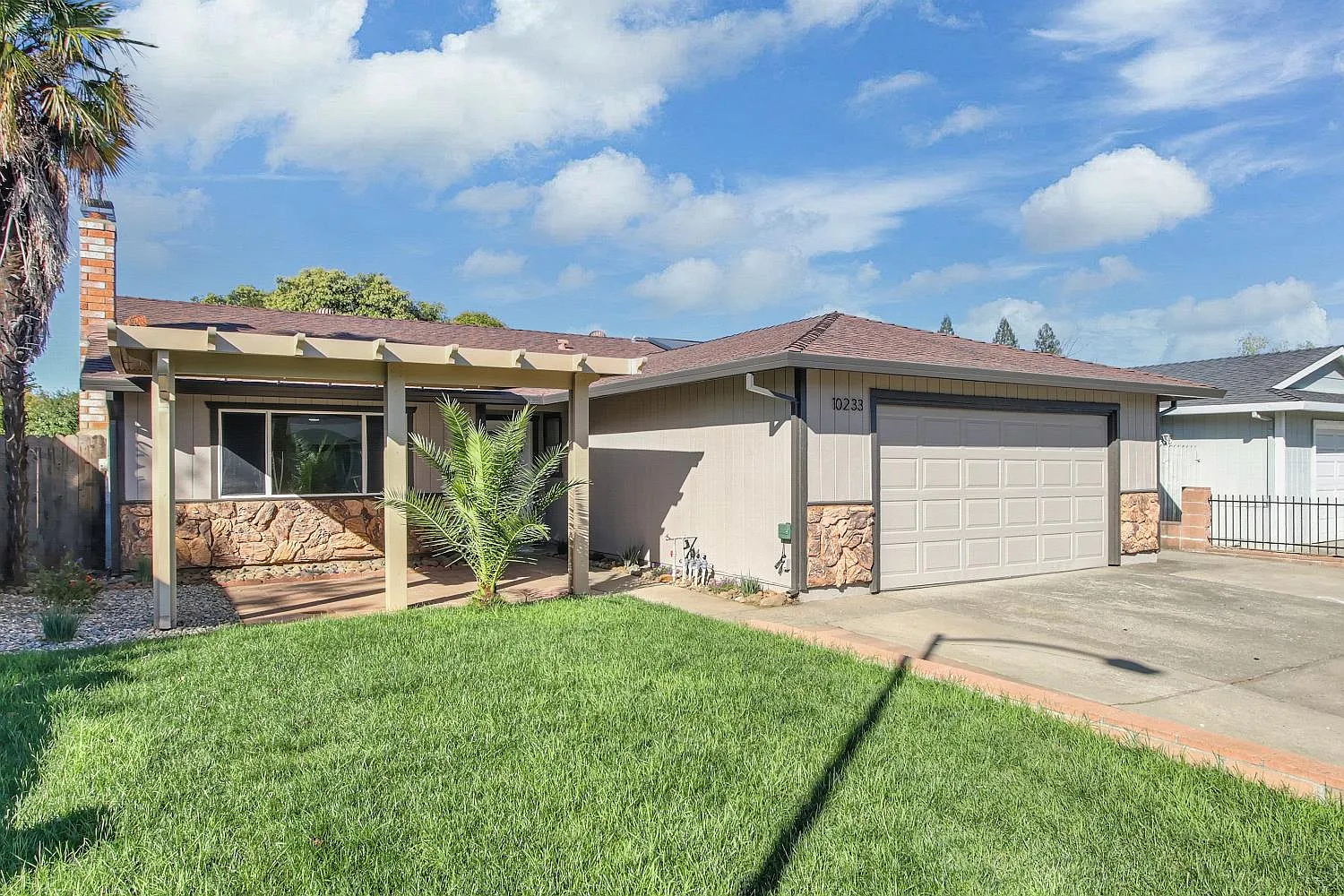 10233 Countryside Way photo 1