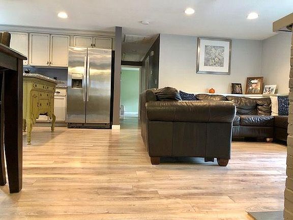 5th image of 194 Richmond Dr