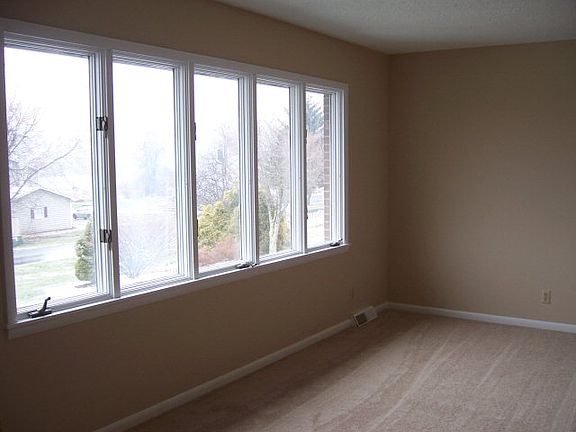 3rd image of 211 Kellwood Dr