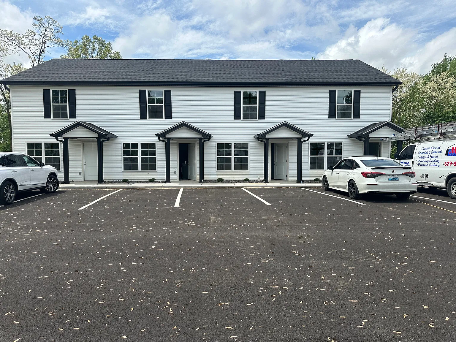 2 bed, 2.5 bath, $1,095 — Photo 1