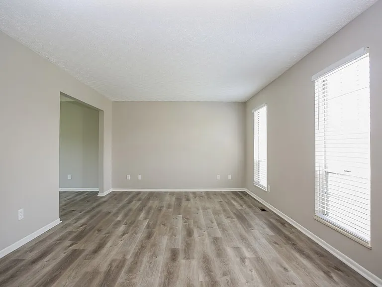 3150 Plainfield Ct — Photo 7