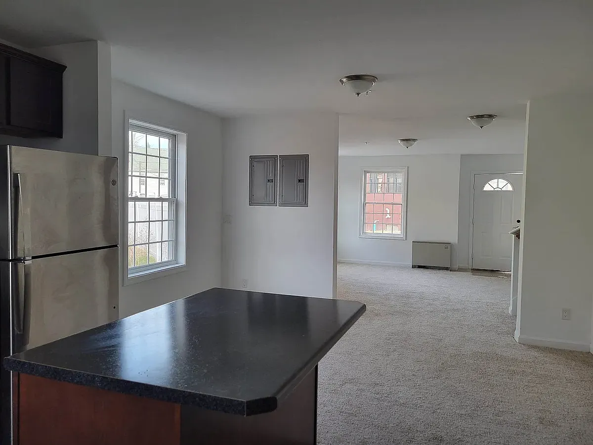 3 bed, 1.5 bath, $2,595 — Photo 4