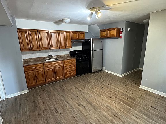 3rd image of 423 Lisk Ave #1