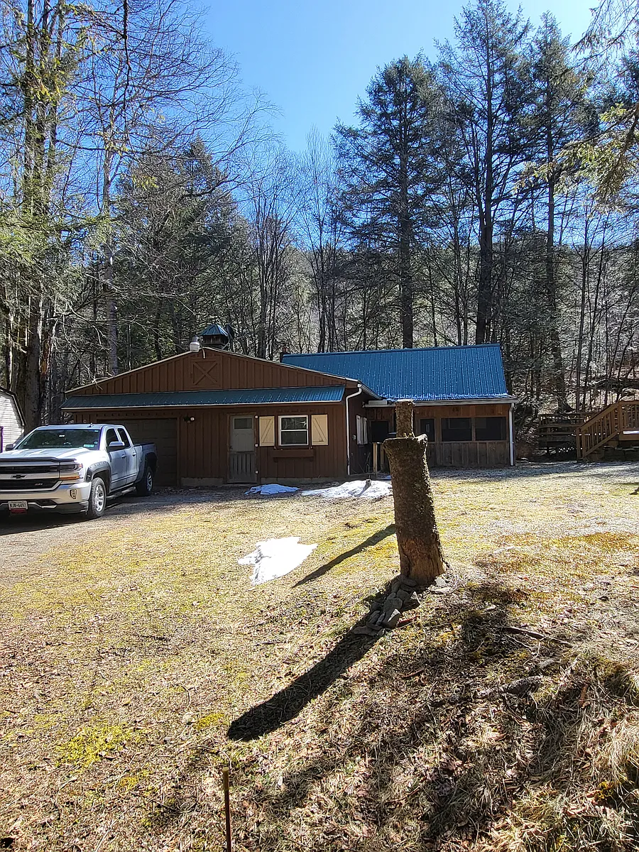 Building Photo - 287 Tennanah Lake Rd