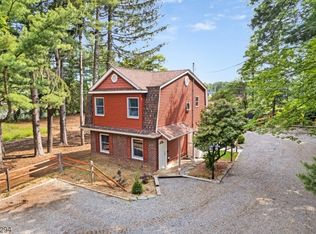 18 S Four Bridges Rd, Chester, NJ 07930