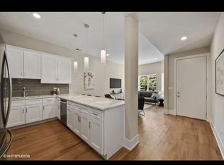 1220 W Flournoy St #2, Chicago, IL 60607