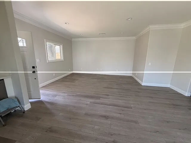 312 W Edna Pl — Photo 8