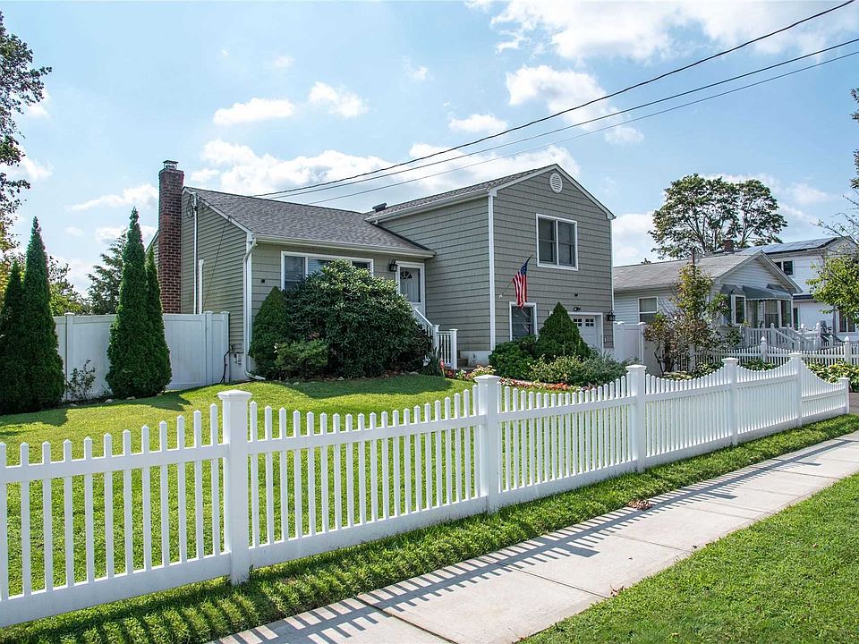 1st image of 10 Crestwood Blvd