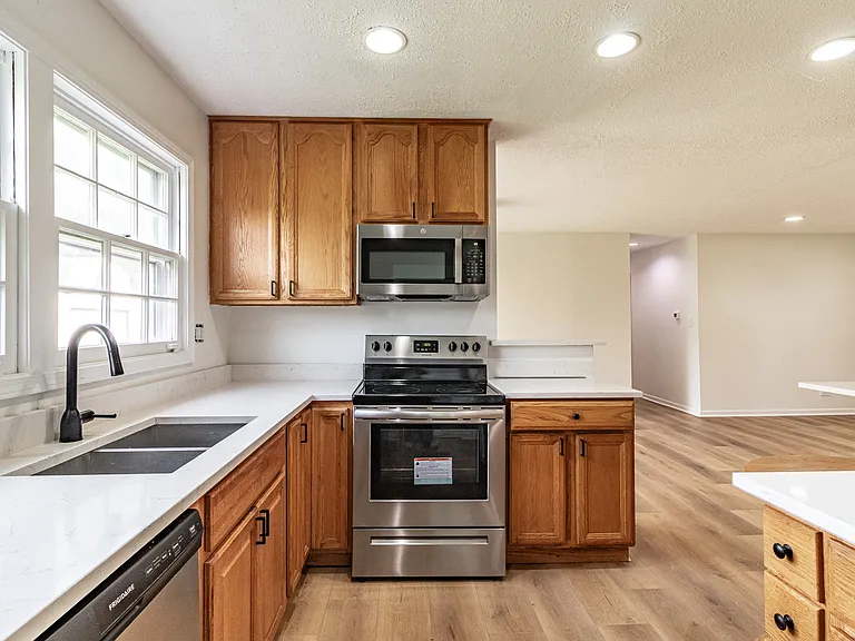 1075 Aspen Dr — Photo 12