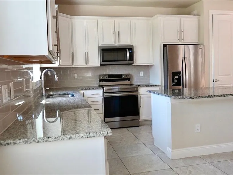 3917 Mahogany Ln — Photo 4