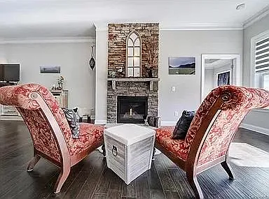 3 bed, 1935 sqft, $2,595 — Photo 4