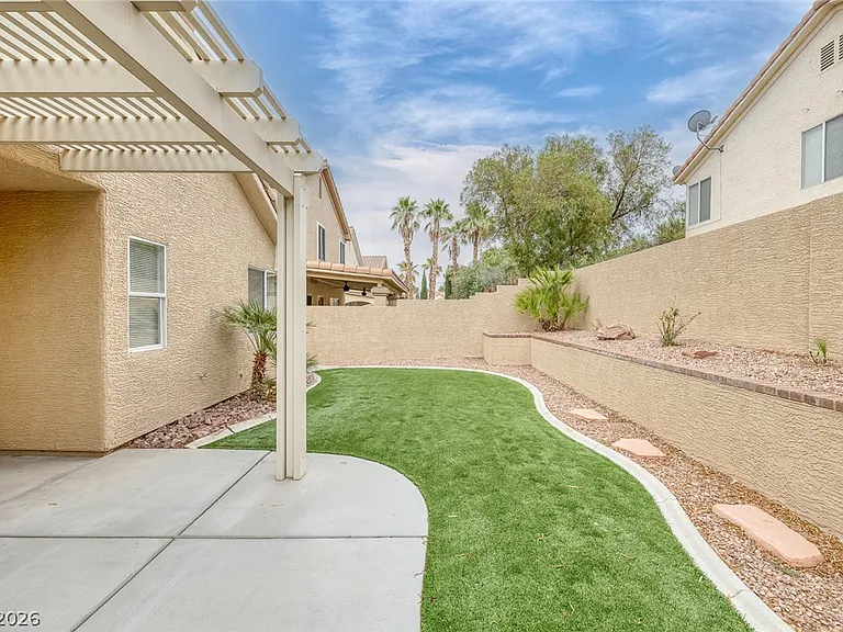 8249 Peaceful Canyon Dr — Photo 32