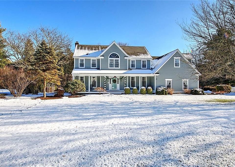 1st image of 350 Kettle Pond Dr