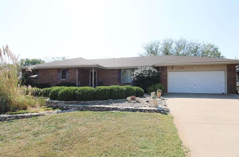 1st image of 2306 Hillside Dr