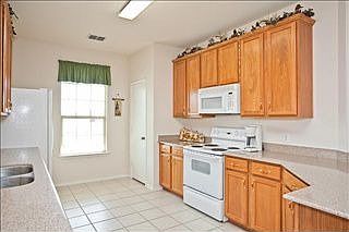 4th image of 2705 Wynngate Dr