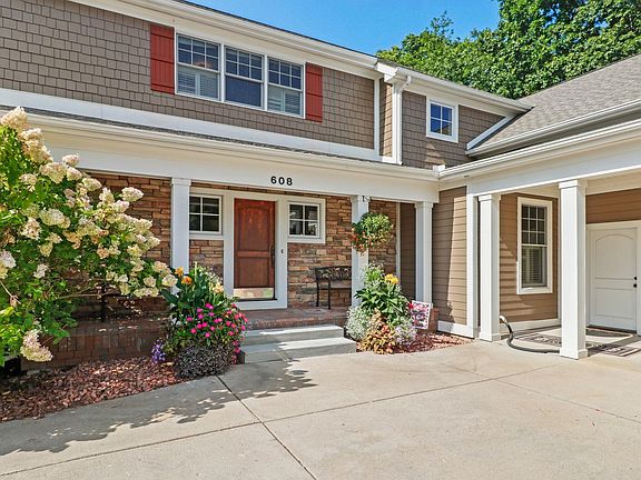 5th image of 608 Bascom Hill Dr