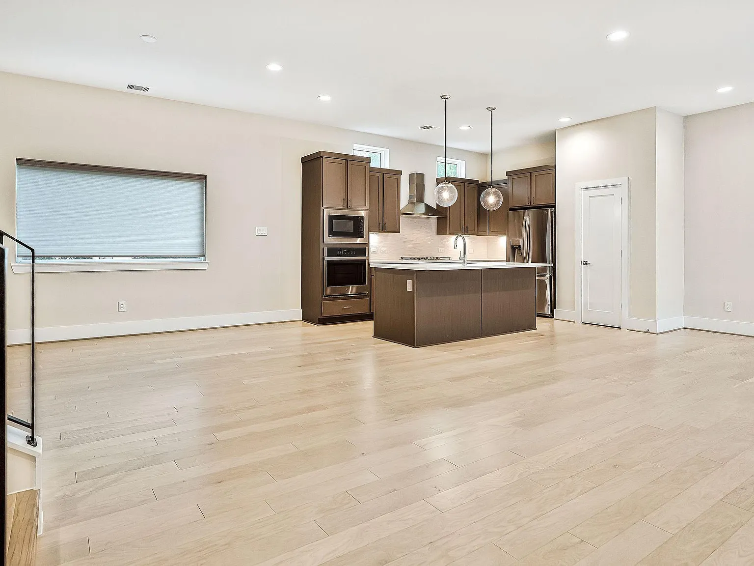 3 bed, 3.5 bath, 2328 sqft, $2,840 — Photo 4