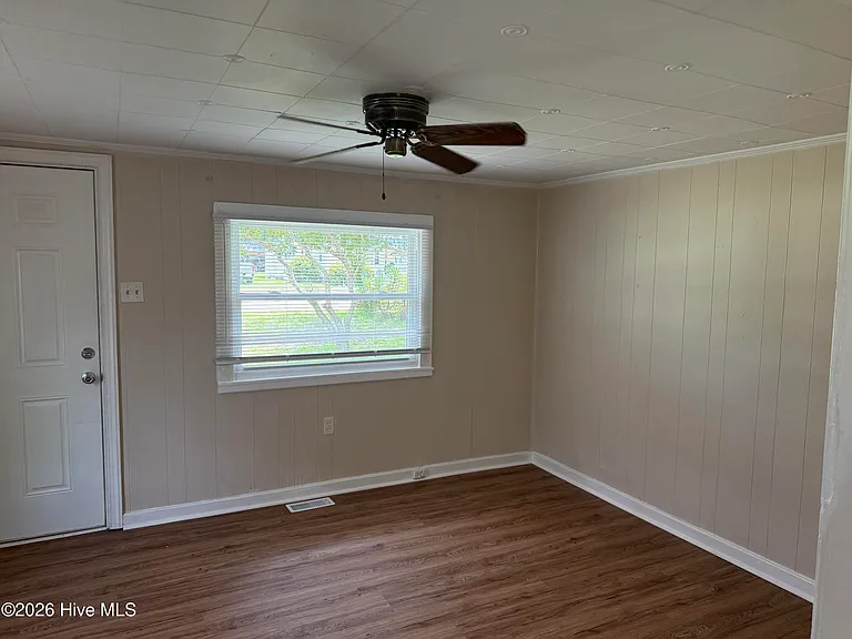 2306 Bay St — Photo 3