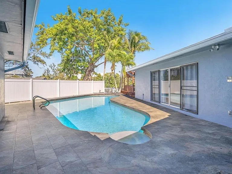 4406 SW 37th Ave — Photo 14