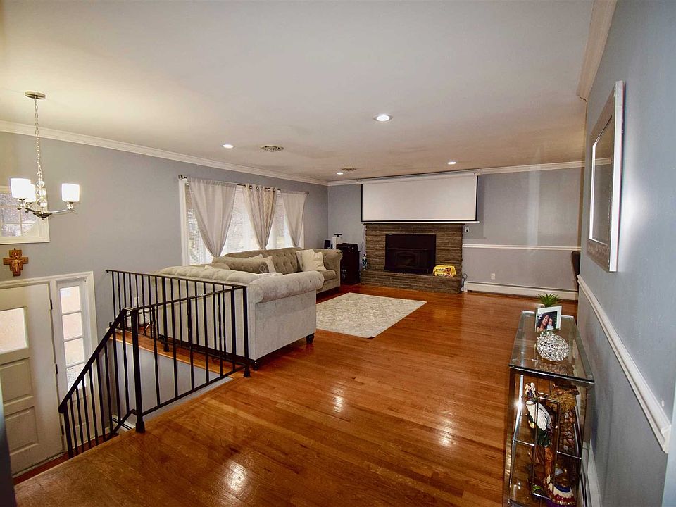 2nd image of 1 Victor Ln