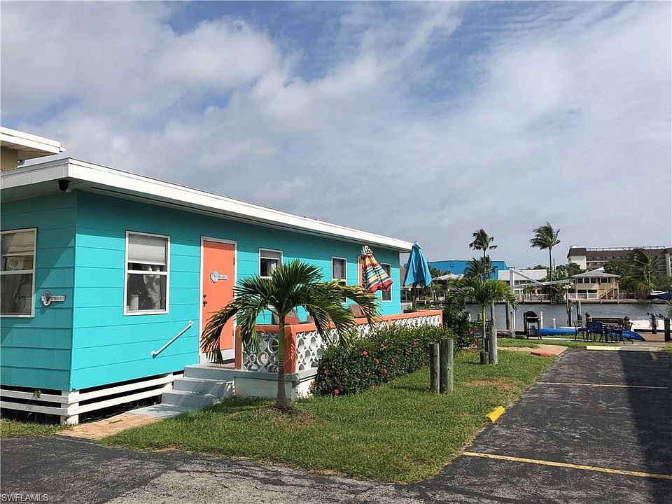 1st image of 925 Estero Blvd