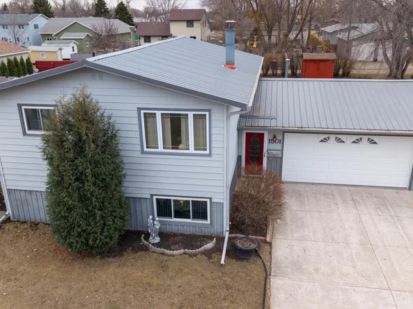 1501 15th St SW, Jamestown, ND 58401