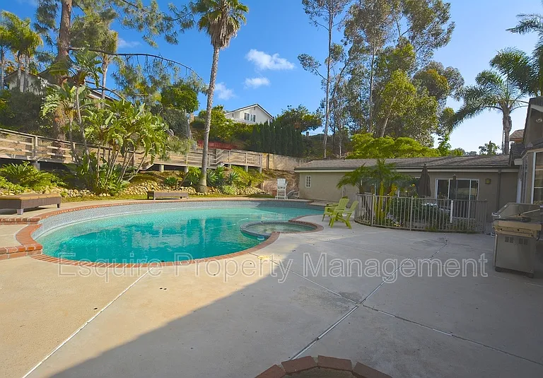 3104 Charlotte St — Photo 22