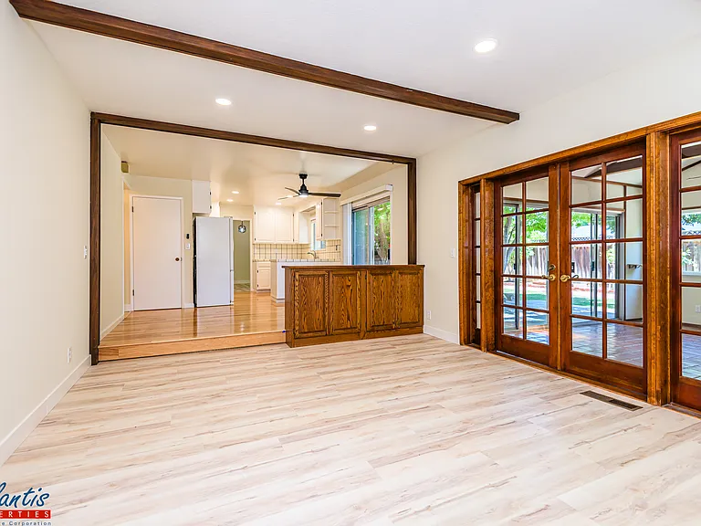2566 Fairglen Dr — Photo 9