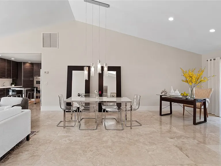 1200 Windrifter Way — Photo 3