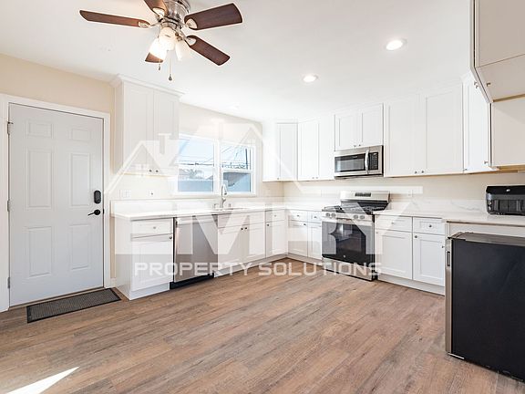 4th image of 920 E Elma St #A