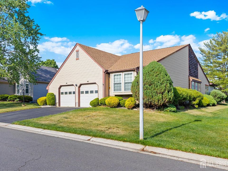 1st image of 38 Canterbury Dr