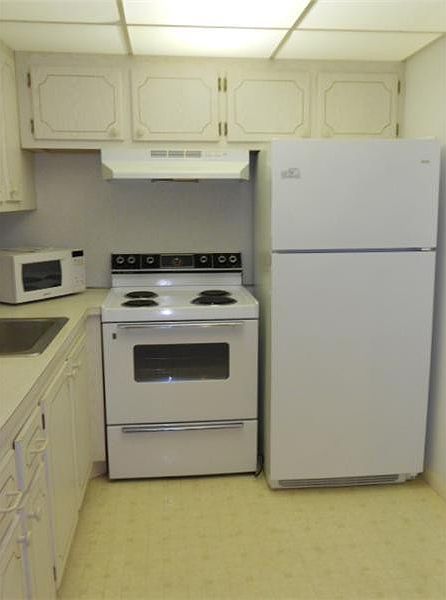 1st image of 98 Westbury #98