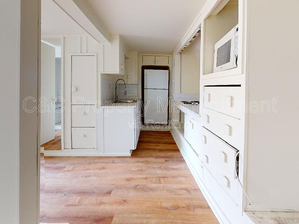 1st image of 489 Laurel Ave APT D