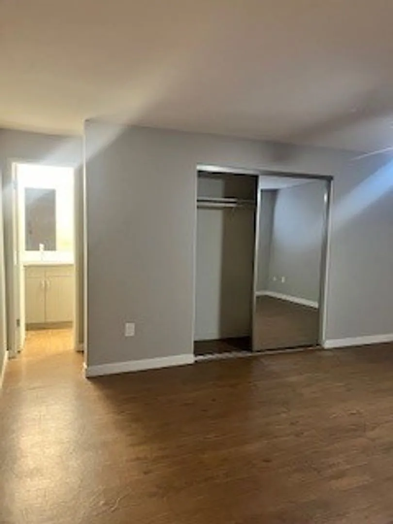 Hartley Apartments — Photo 4