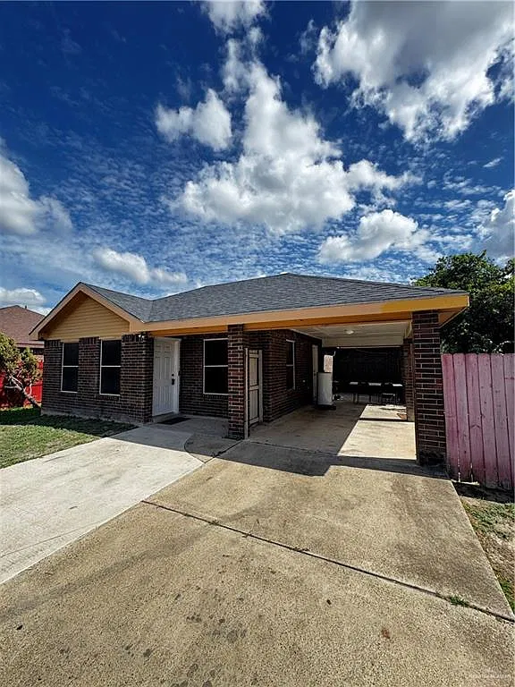 4 bed, 2.0 bath, 1213 sqft, $1,600 — Photo 2
