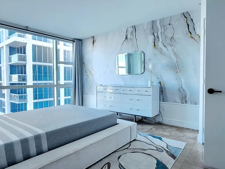 6801 Collins Ave #LPH05 — Photo 32