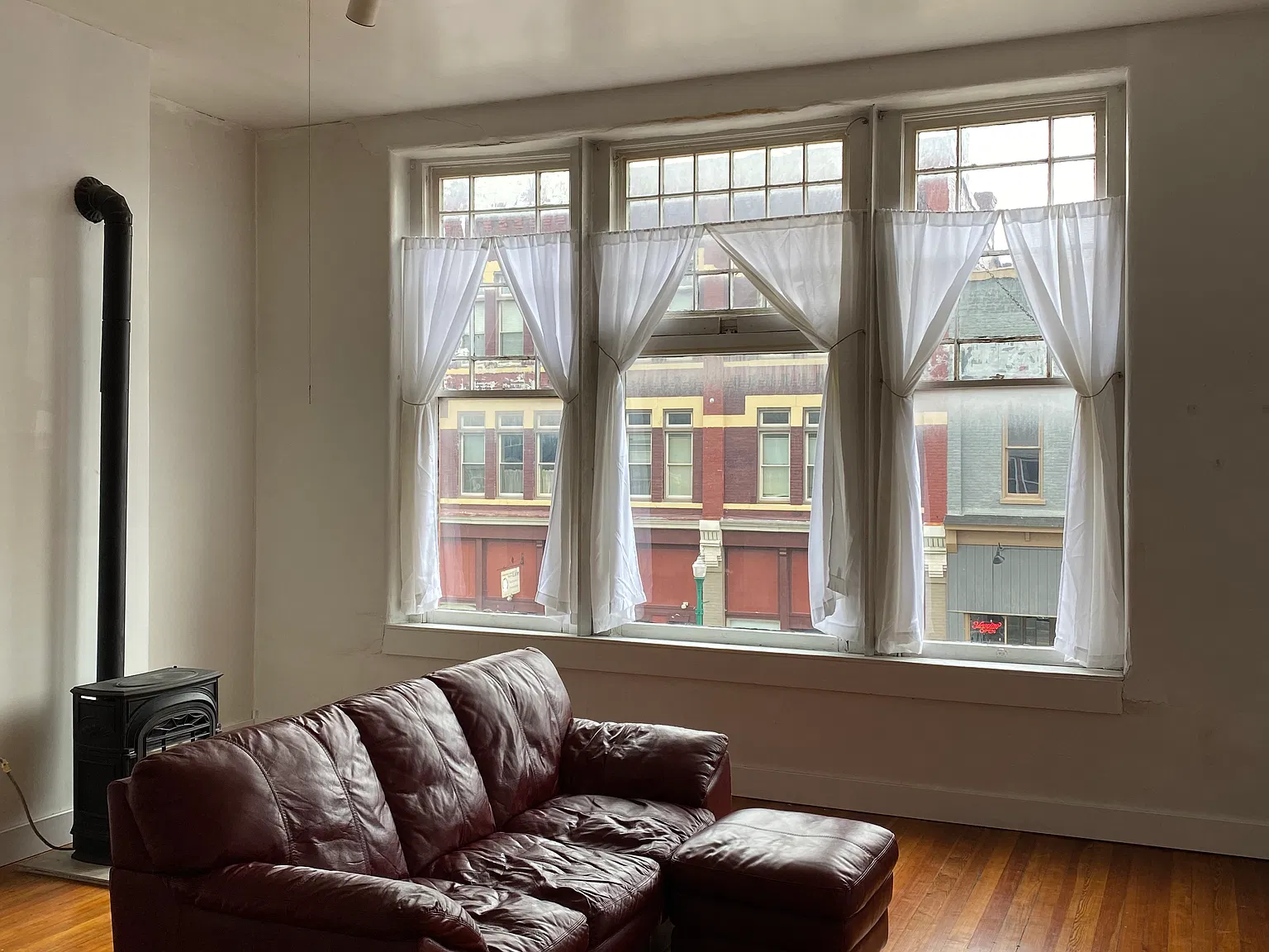 1 bed, 1000 sqft, $1,100 — Photo 2