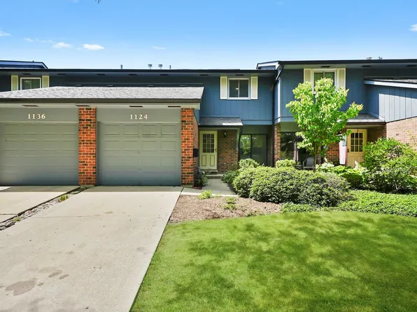 1124 Briarcliffe Blvd, Wheaton, IL 60189