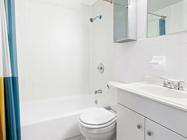 305 E 105th St #2D — Photo 4