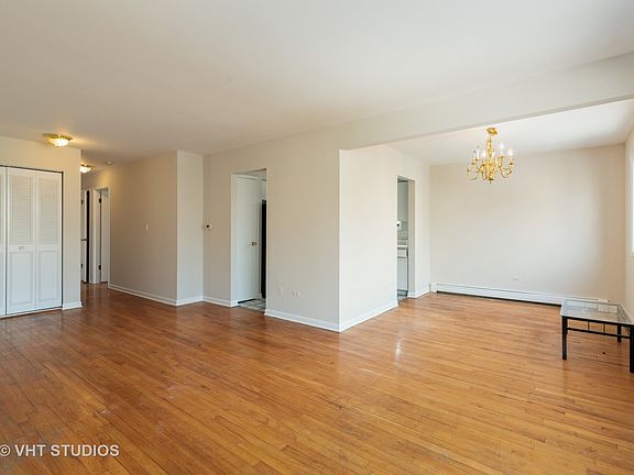 3rd image of 1600 W Greenleaf Ave APT 304