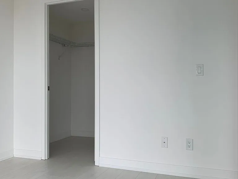 19 Western Battery Rd #2605 — Photo 11